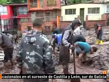 Frame 2.576666 de: Al menos 16 muertos en el deslizamiento de Manizales, en el centro de Colombia Frame 2.576666 de: Al menos 16 muertos en el deslizamiento de Manizales, en el centro de Colombia