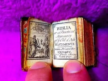 Subastan la biblia más pequeña del mundo, del tamaño de un sello Subastan la biblia más pequeña del mundo, del tamaño de un sello