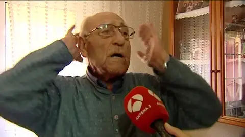 Frame 29.532674 de: Los Mossos asaltan por error el piso de una pareja de ancianos Frame 29.532674 de: Los Mossos asaltan por error el piso de una pareja de ancianos