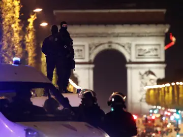 Ataque terrorista en los Campos Elíseos de París Ataque terrorista en los Campos Elíseos de París