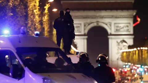 Ataque terrorista en los Campos Elíseos de París Ataque terrorista en los Campos Elíseos de París