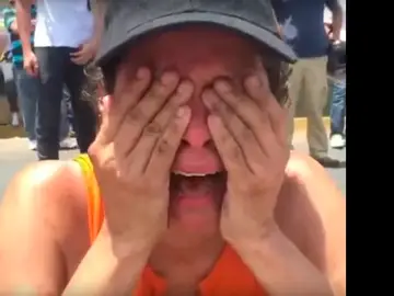 Una mujer llorando por la crisis en Venezuela Una mujer llorando por la crisis en Venezuela