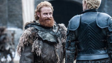 Tormund Giantsbane y Brienne de Tarth en 'Juego de Tronos'