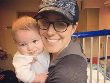 Lucy junto a su hijo George Lucy junto a su hijo George