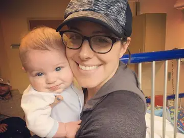 Lucy junto a su hijo George Lucy junto a su hijo George