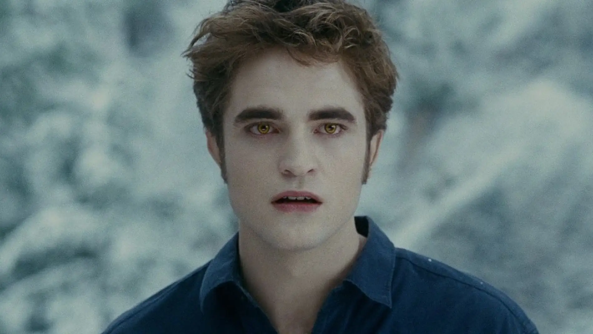 Robert Pattinson como Edward Cullen