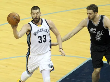 Marc Gasol, ante su hermano Pau Marc Gasol, ante su hermano Pau
