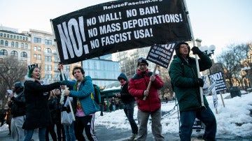 Manifestantes se revelan contra las políticas migratorias de Trump