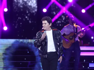 Tomás Martínez, un galán en su petición más romántica de la noche como Miguel Ríos Tomás Martínez, un galán en su petición más romántica de la noche como Miguel Ríos