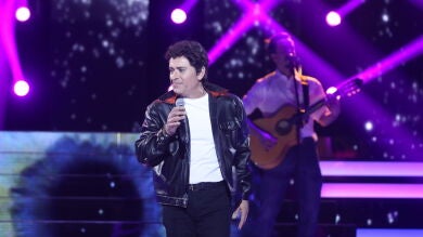 Tomás Martínez, un galán en su petición más romántica de la noche como Miguel Ríos