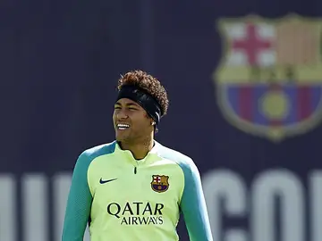 Neymar durante un entrenamiento con el Barcelona Neymar durante un entrenamiento con el Barcelona