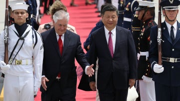 Xi Jinping junto al secretario de Estados de los EEUU, Rex Tillerson