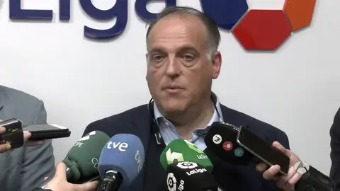 Frame 24.369125 de: Tebas denuncia "trampas" en el proceso electoral de la RFEF y arremete contra Villar por el VAR: "No distingue la 'v' de la 'b'" Frame 24.369125 de: Tebas denuncia "trampas" en el proceso electoral de la RFEF y arremete contra Villar por el VAR: "No distingue la 'v' de la 'b'"