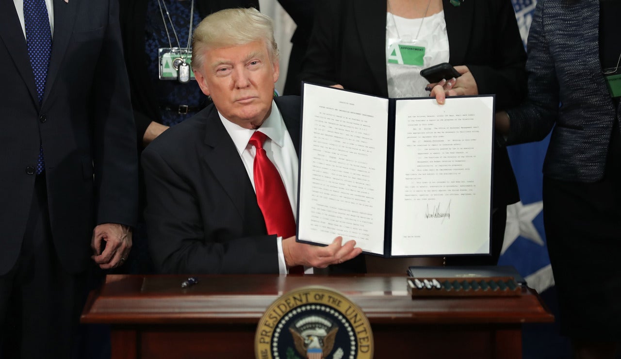 Donald Trump cumple con su promesa de levantar el muro entre México y EEUU Donald Trump cumple con su promesa de levantar el muro entre México y EEUU