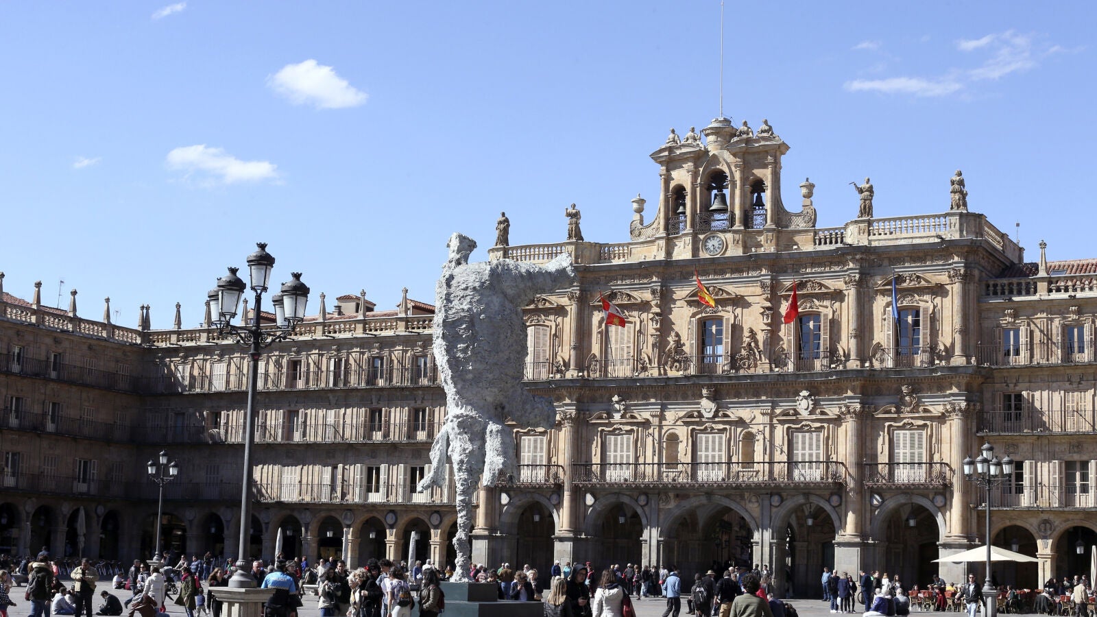 Las calles de Salamanca acogen una exposición de Barceló, el artista español más cotizado internacionalmente