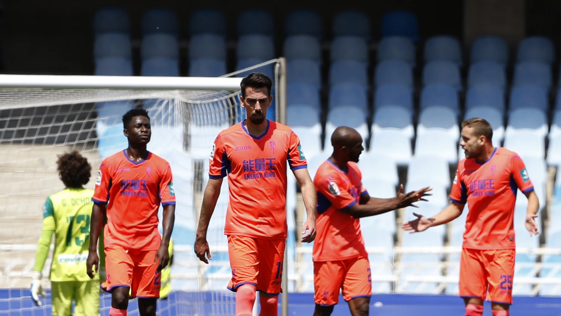 Los jugadores del Granada se lamentan y discuten tras un gol en contra Los jugadores del Granada se lamentan y discuten tras un gol en contra