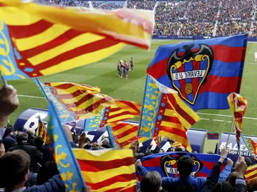 La afición del Levante celebrando el gol del partido La afición del Levante celebrando el gol del partido