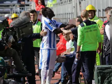 Muntari se encara con la grada Muntari se encara con la grada