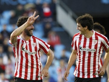 Raúl García celebrando un gol