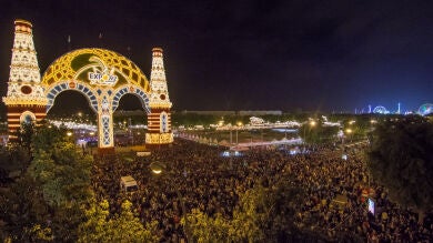 El 'Alumbrao' da comienzo a la Feria de Abril de Sevilla más larga de sus 170 años de historia