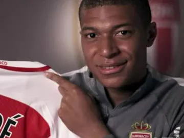 Mbappé, con su camiseta del Mónaco Mbappé, con su camiseta del Mónaco