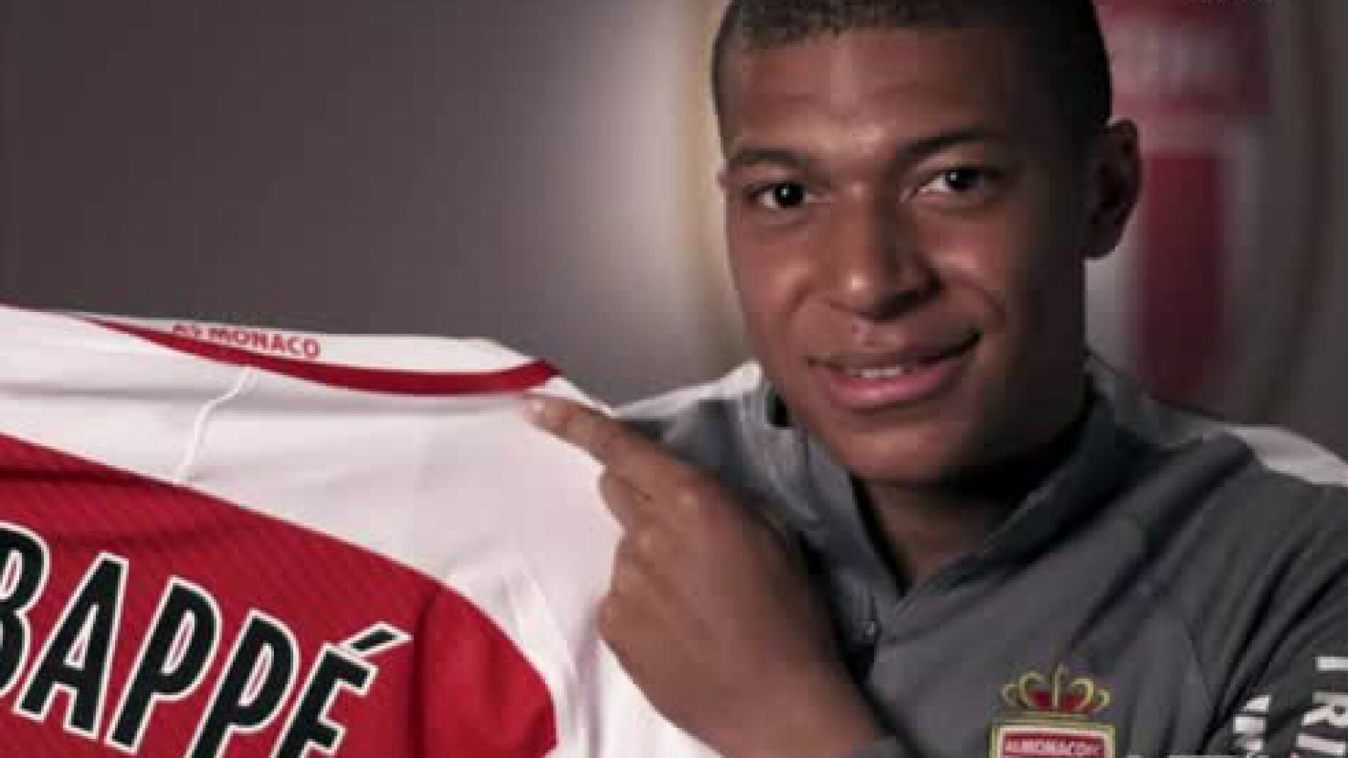 Mbapp&eacute;, con su camiseta del M&oacute;naco