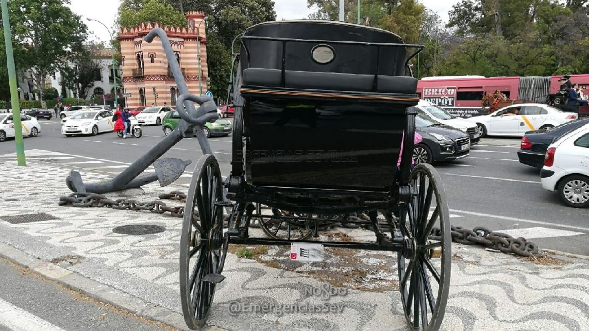 As&iacute; ha quedado el carruaje del que tiraban los caballos