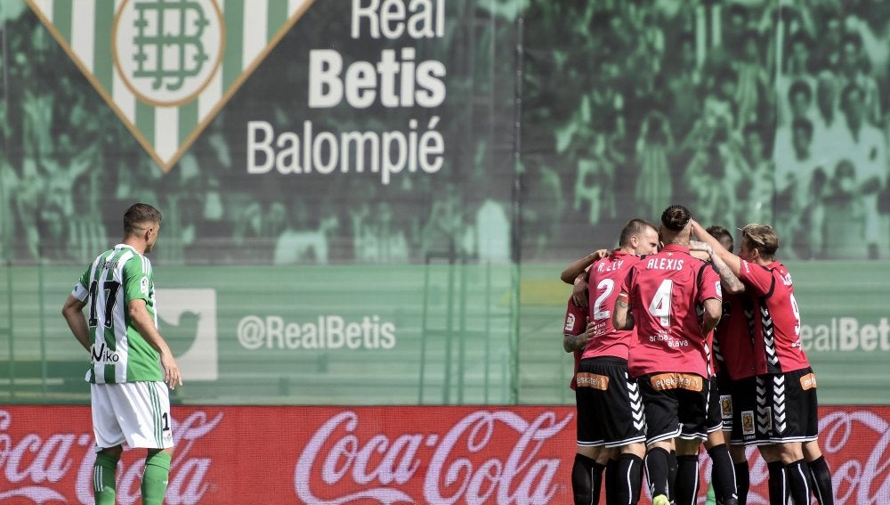 Los jugadores del Alavés celebrando un gol frente al Betis