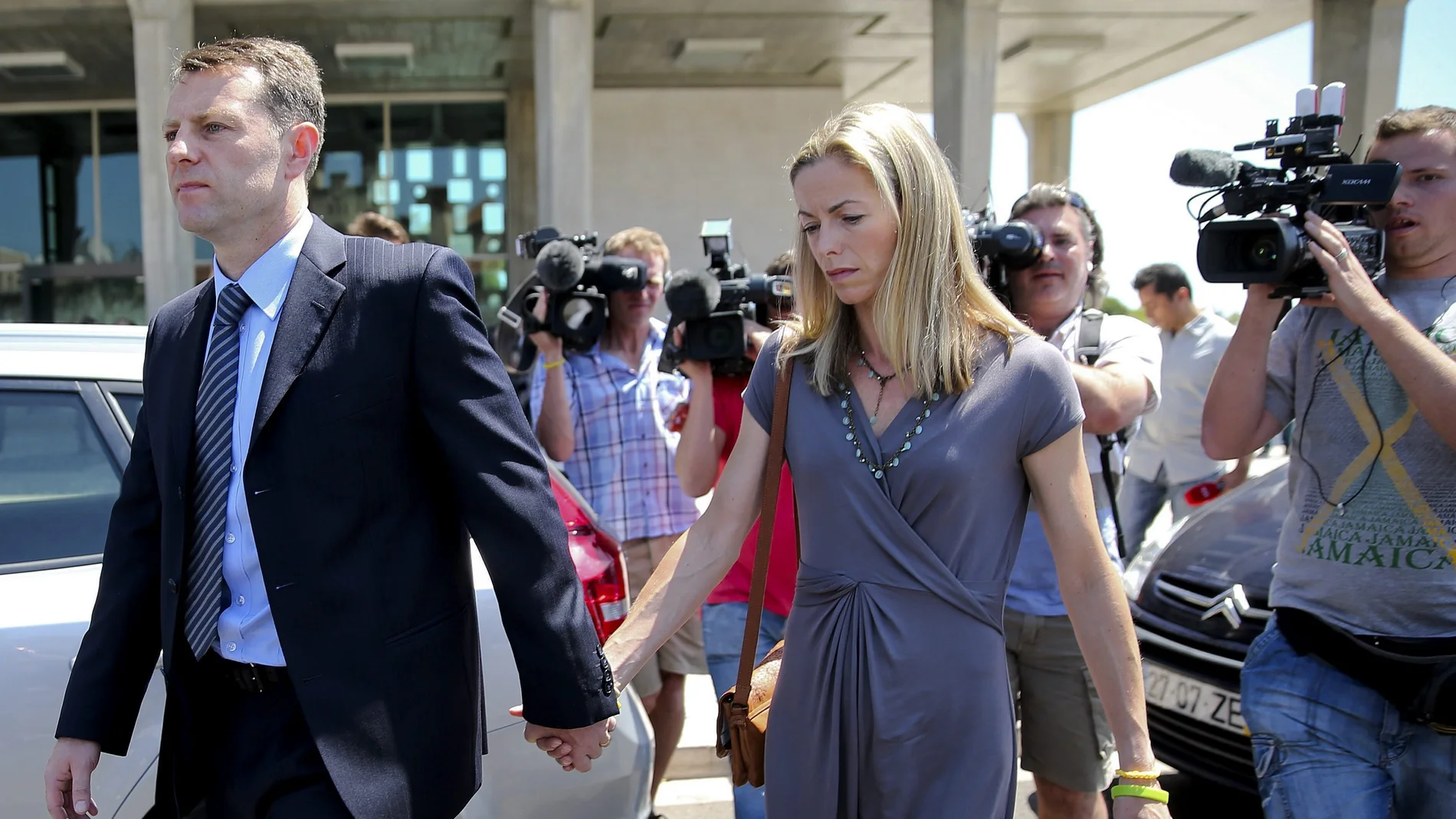 Kate McCann y su marido, Gerry, tras asistir al juicio contra el inspector portugués Gonçalo Amaral en Lisboa (Portugal). Kate McCann y su marido, Gerry, tras asistir al juicio contra el inspector portugués Gonçalo Amaral en Lisboa (Portugal).