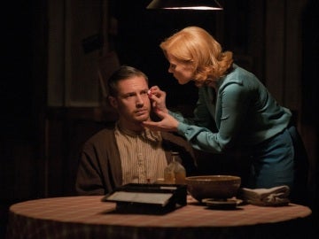 Tom hardy y Jessica Chastain en 'Sin Ley'