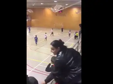 Agresión al árbitro en pleno partido de fútbol sala Agresión al árbitro en pleno partido de fútbol sala