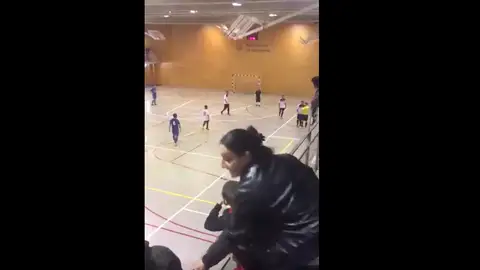 Agresión al árbitro en pleno partido de fútbol sala Agresión al árbitro en pleno partido de fútbol sala