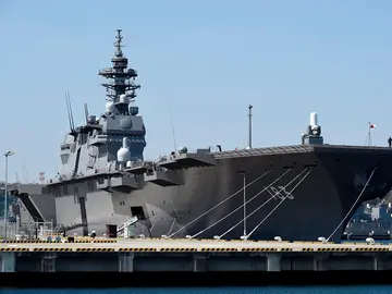 El destructor Izumo de las Fuerzas de Auto Defensa (Ejército) de Japón en una imagen de archivo El destructor Izumo de las Fuerzas de Auto Defensa (Ejército) de Japón en una imagen de archivo