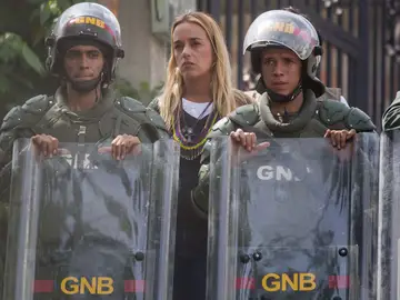 Lilian Tintori acude a la cárcel a ver a su marido. Lilian Tintori acude a la cárcel a ver a su marido.