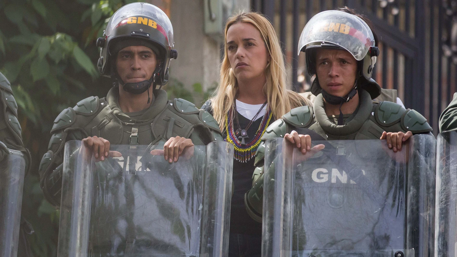 Lilian Tintori acude a la cárcel a ver a su marido. Lilian Tintori acude a la cárcel a ver a su marido.