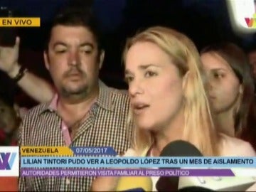 Frame 52.863146 de: Tintori visita en la cárcel a Leopoldo López y asegura que "está vivo pero totalmente incomunicado"