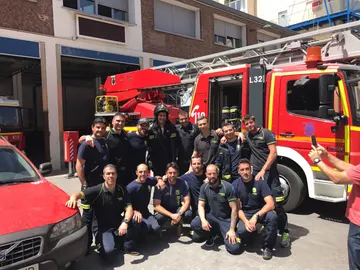 Djokovic en el parque de bomberos de Manuel Becerra Djokovic en el parque de bomberos de Manuel Becerra