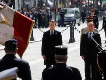 Macron y Hollande en un acto oficial Macron y Hollande en un acto oficial