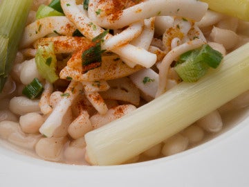Alubias blancas con calamares Alubias blancas con calamares