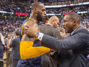 Dwane Casey felicita a LeBron James