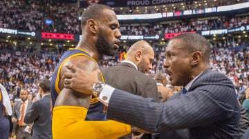 Dwane Casey felicita a LeBron James