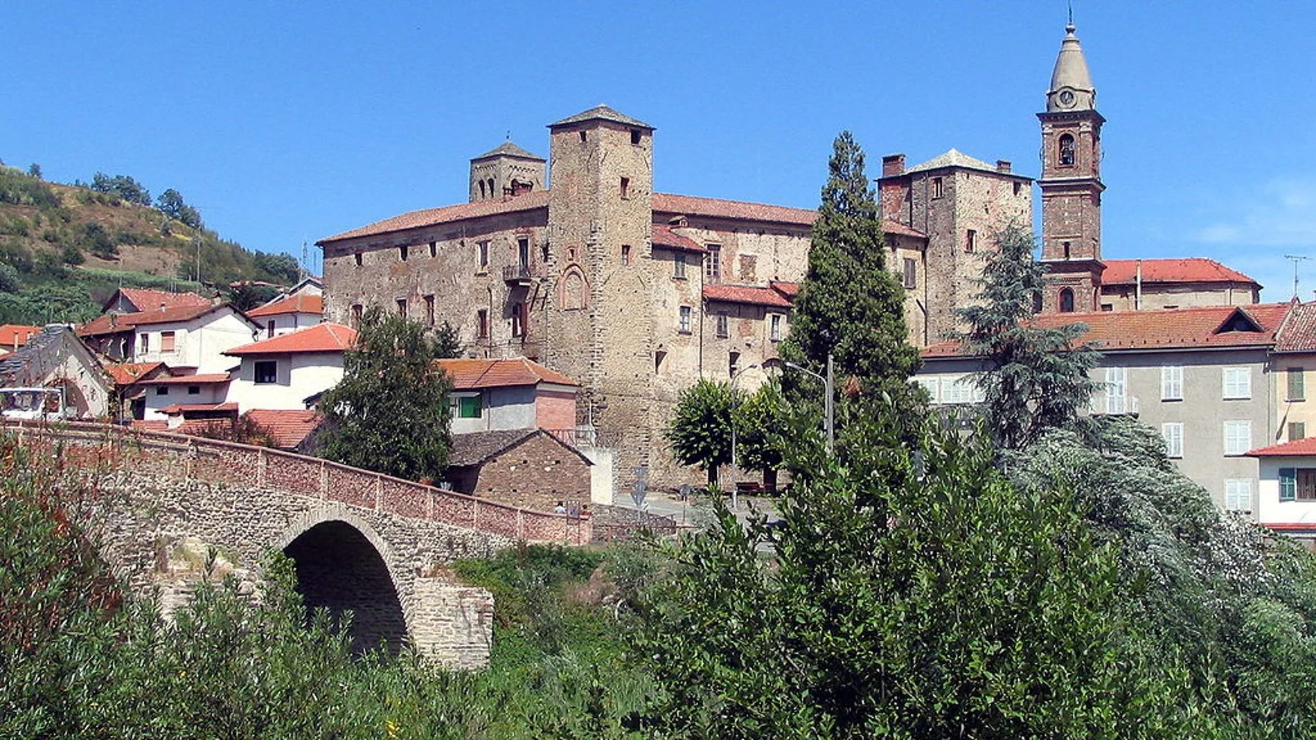 El pueblo de Bormida en Italia El pueblo de Bormida en Italia