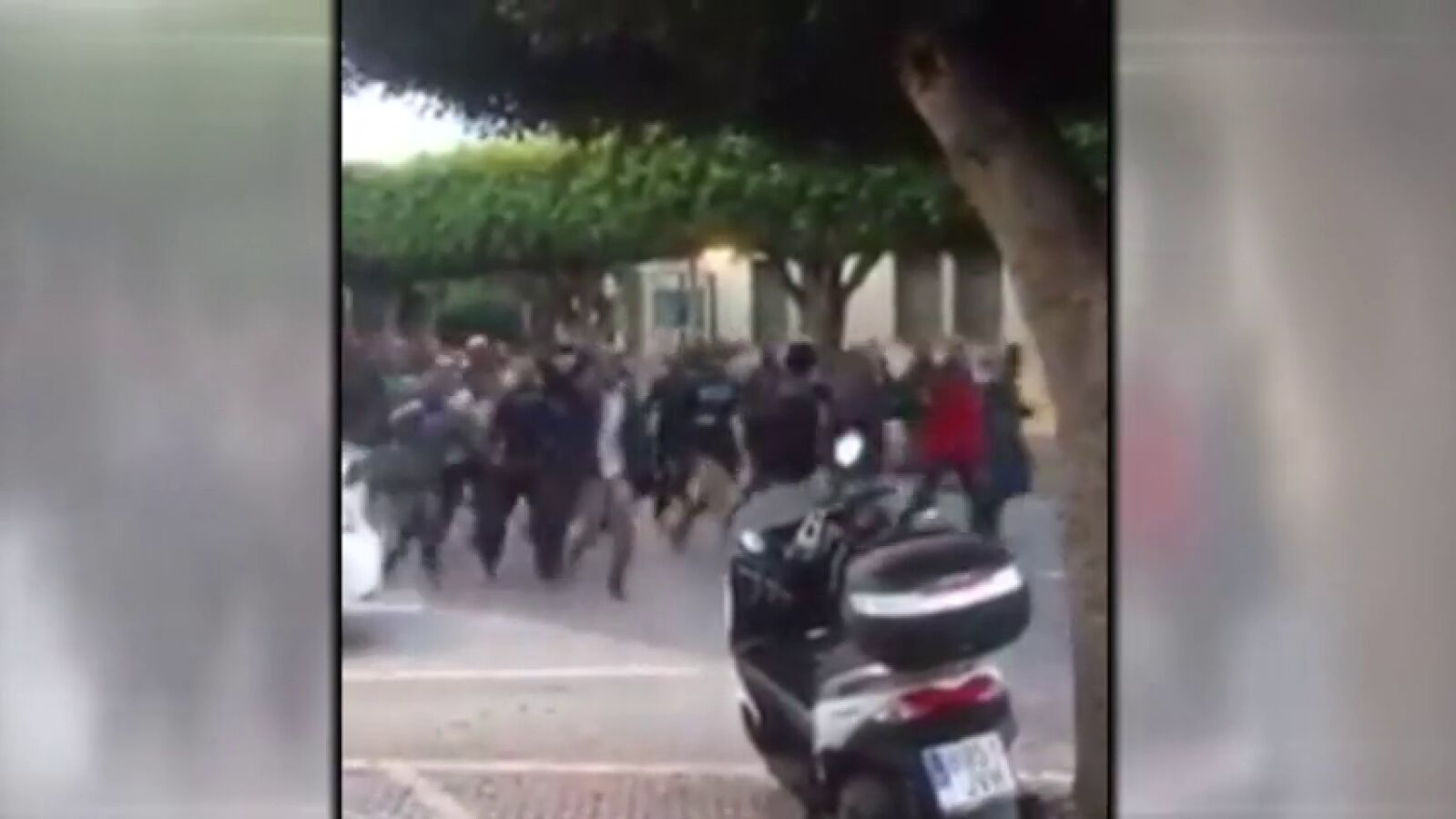 Un centenar de inmigrantes logra saltar la valla en Melilla y otros 200 han sido frenados por la Policía