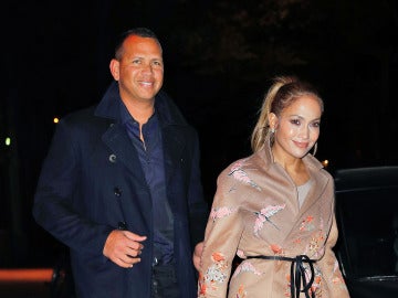 Una muy feliz Jennifer Lopez junto a Alex Rodriguez