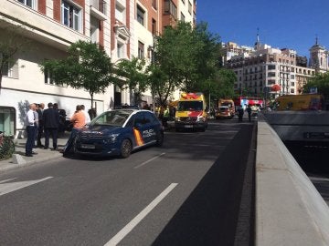 Dos jóvenes mueren al caer por el hueco de un ascensor en Madrid