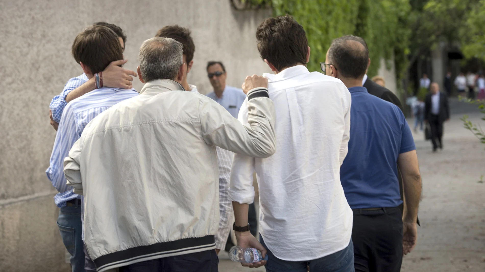 Familiares y amigos de los dos menores de 17 años que han fallecido Familiares y amigos de los dos menores de 17 años que han fallecido
