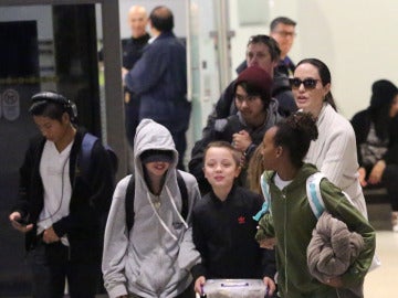 Angelina Jolie de paseo con sus hijos 