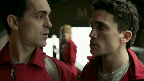 Denver no se frena ante la orden de Berlín: “Mátala”