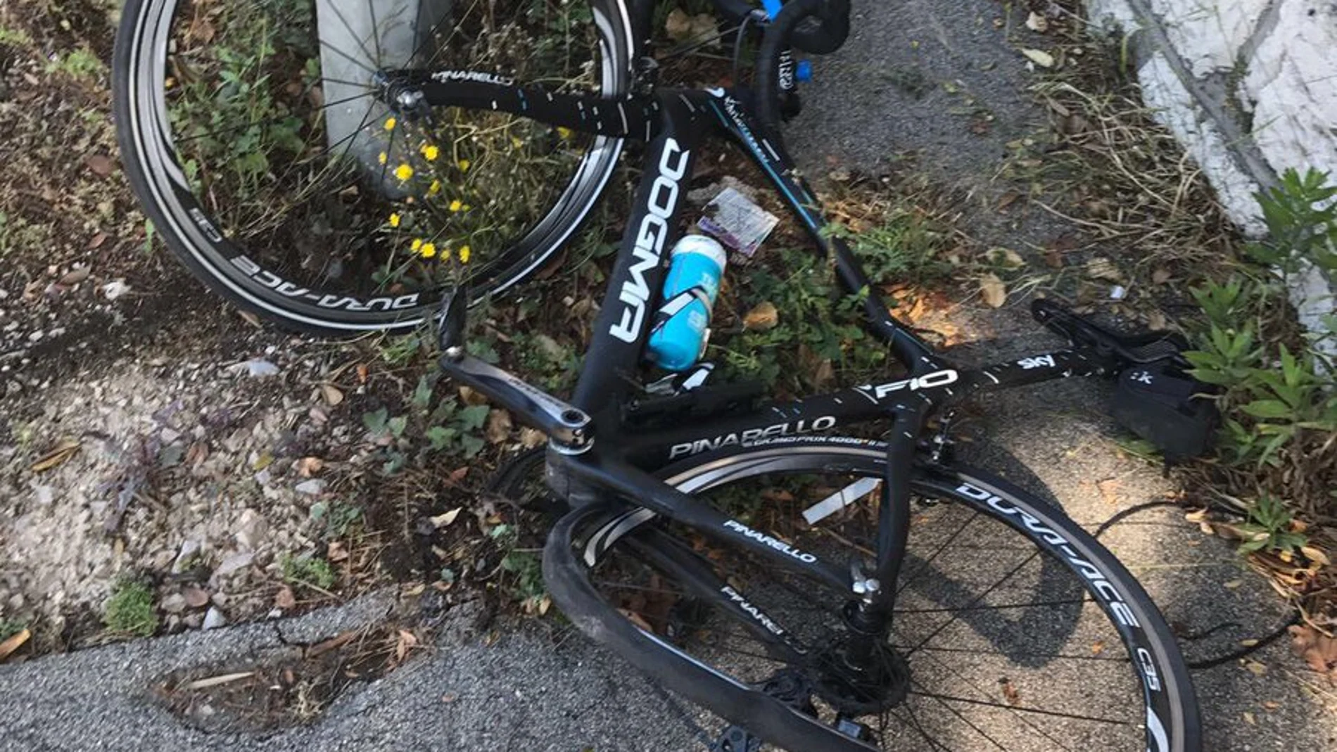 Así quedó la bicicleta de Chris Froome tras el atropello Así quedó la bicicleta de Chris Froome tras el atropello