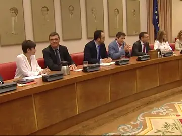 Frame 66.639651 de: La crisis en Francia aviva los temores de los socialistas Frame 66.639651 de: La crisis en Francia aviva los temores de los socialistas